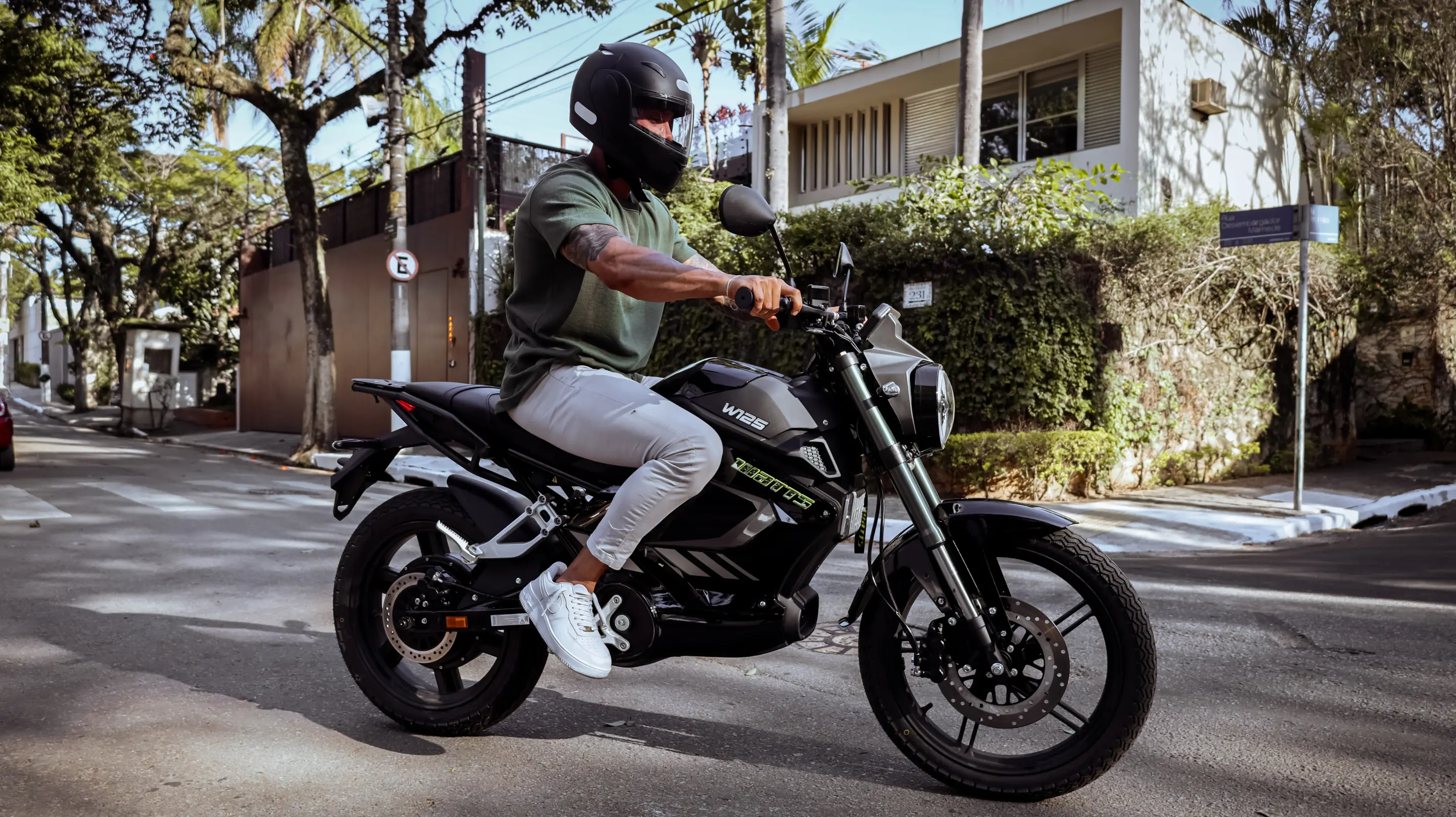 Watts W125 detalhe das rodas